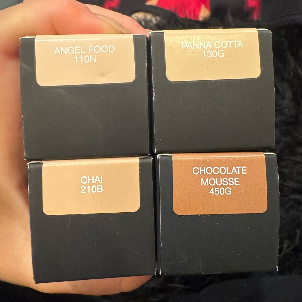 HUDA BEAUTY Faux filter foundation brand new in box - Picture 2 of 3